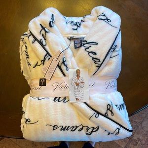 Brand NEW Victoria’s Secret Cozy Robe